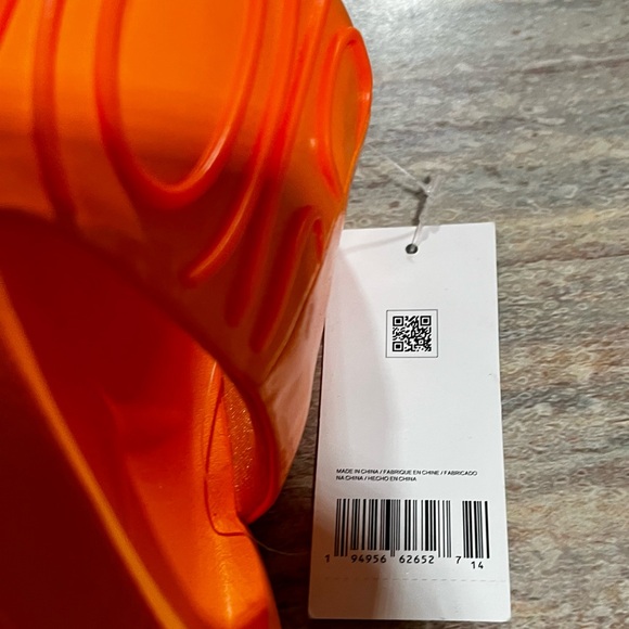 NWT Jordan Nola women’s Orange bright Citrus slides - Picture 11 of 14